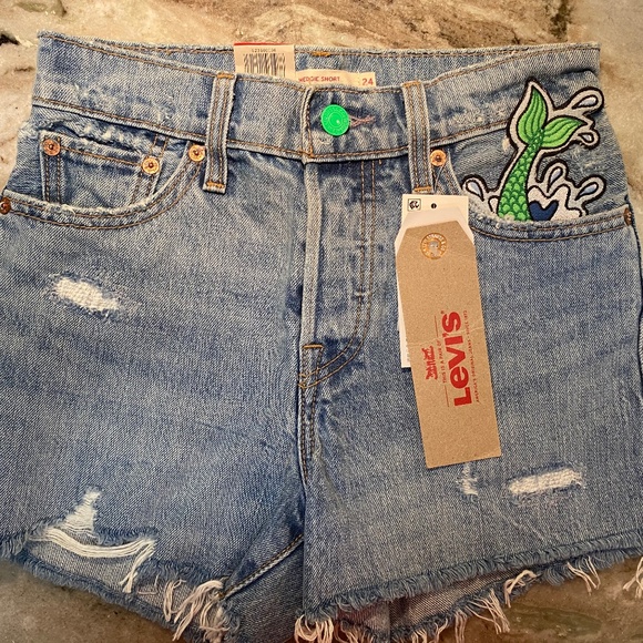 NEW women/junior Custom Levi’s shorts - Picture 1 of 8